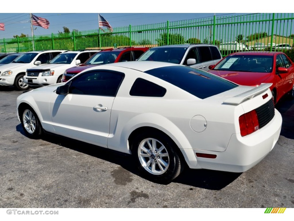 2006 Mustang V6 Premium Coupe - Performance White / Black photo #7