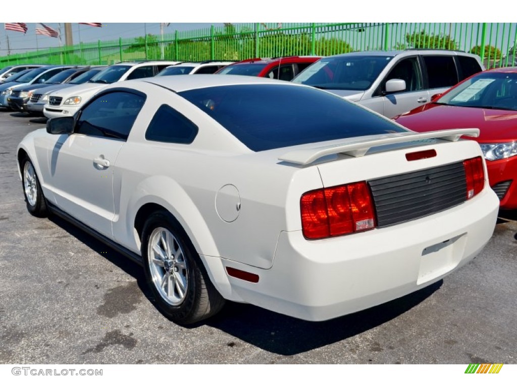 2006 Mustang V6 Premium Coupe - Performance White / Black photo #8