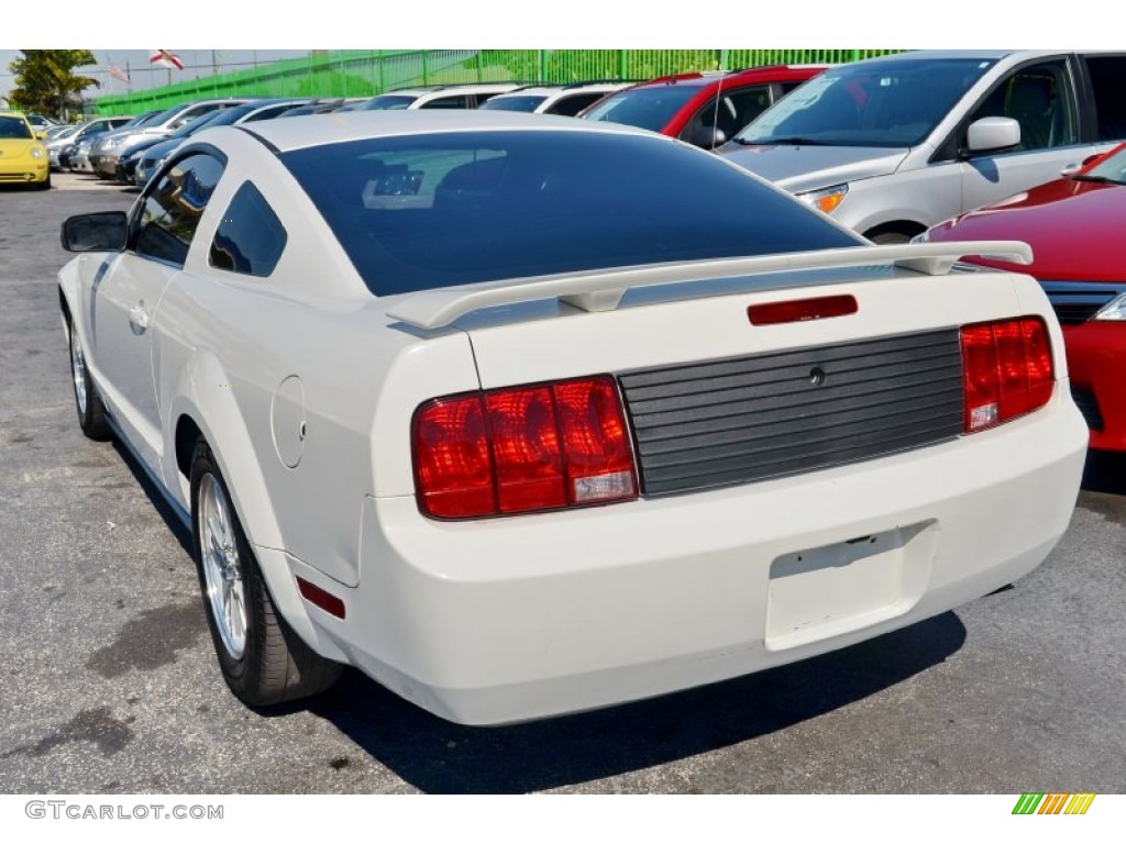 2006 Mustang V6 Premium Coupe - Performance White / Black photo #9