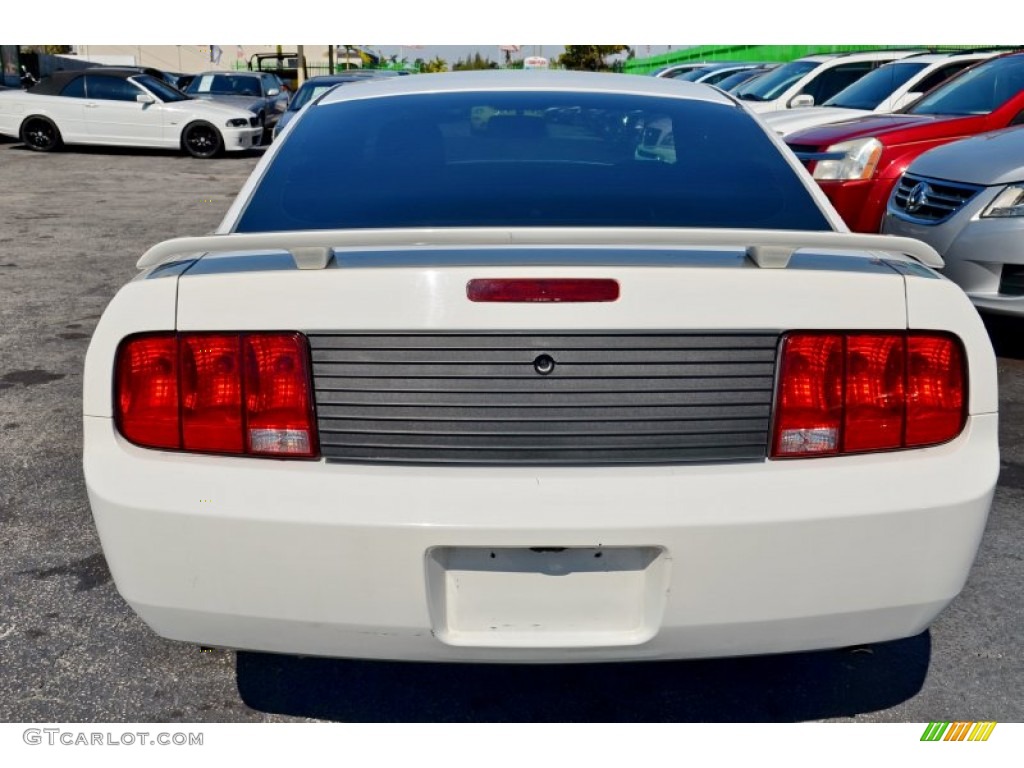 2006 Mustang V6 Premium Coupe - Performance White / Black photo #10