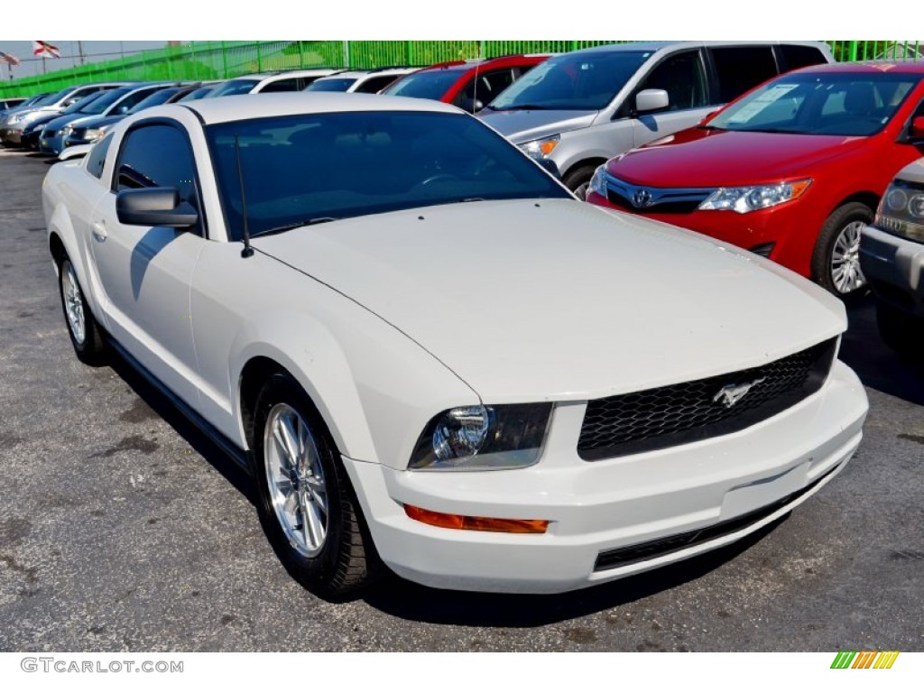 2006 Mustang V6 Premium Coupe - Performance White / Black photo #21