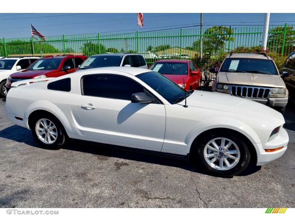 2006 Mustang V6 Premium Coupe - Performance White / Black photo #23