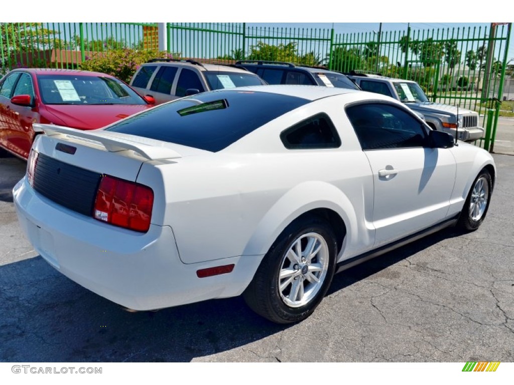 2006 Mustang V6 Premium Coupe - Performance White / Black photo #26