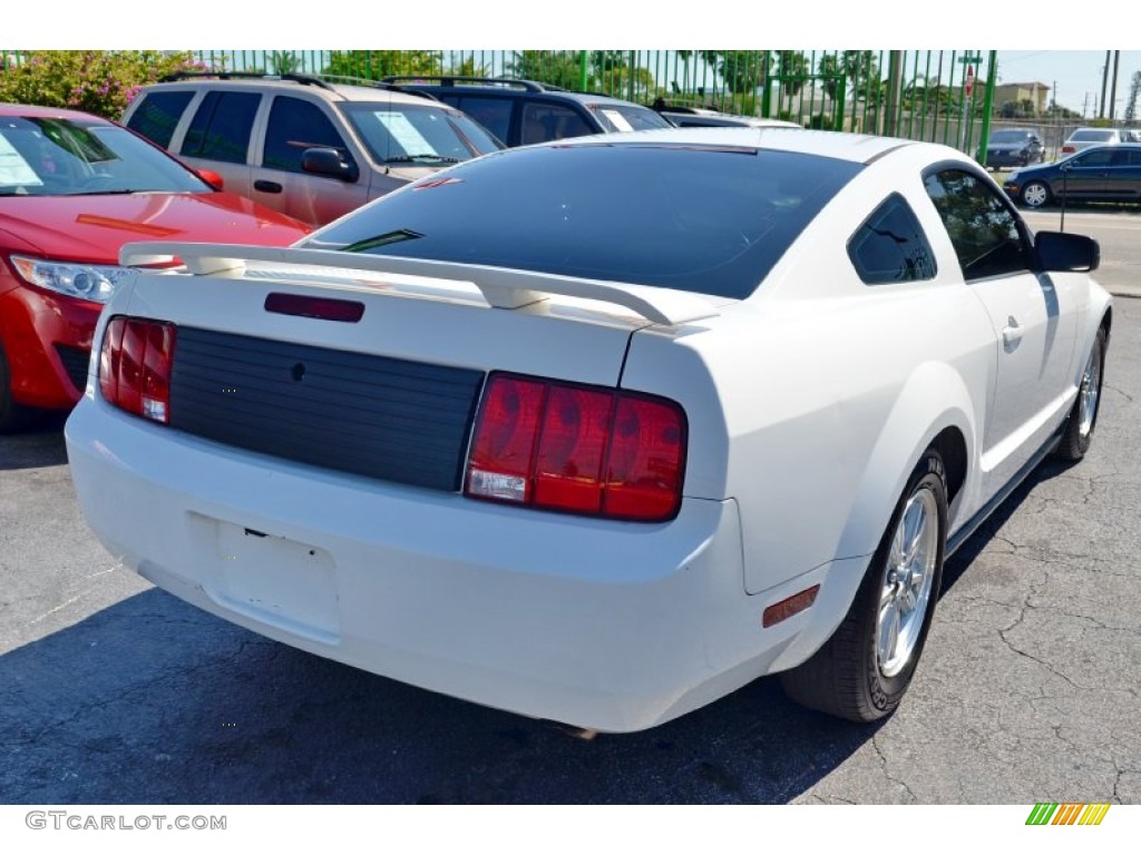 2006 Mustang V6 Premium Coupe - Performance White / Black photo #28