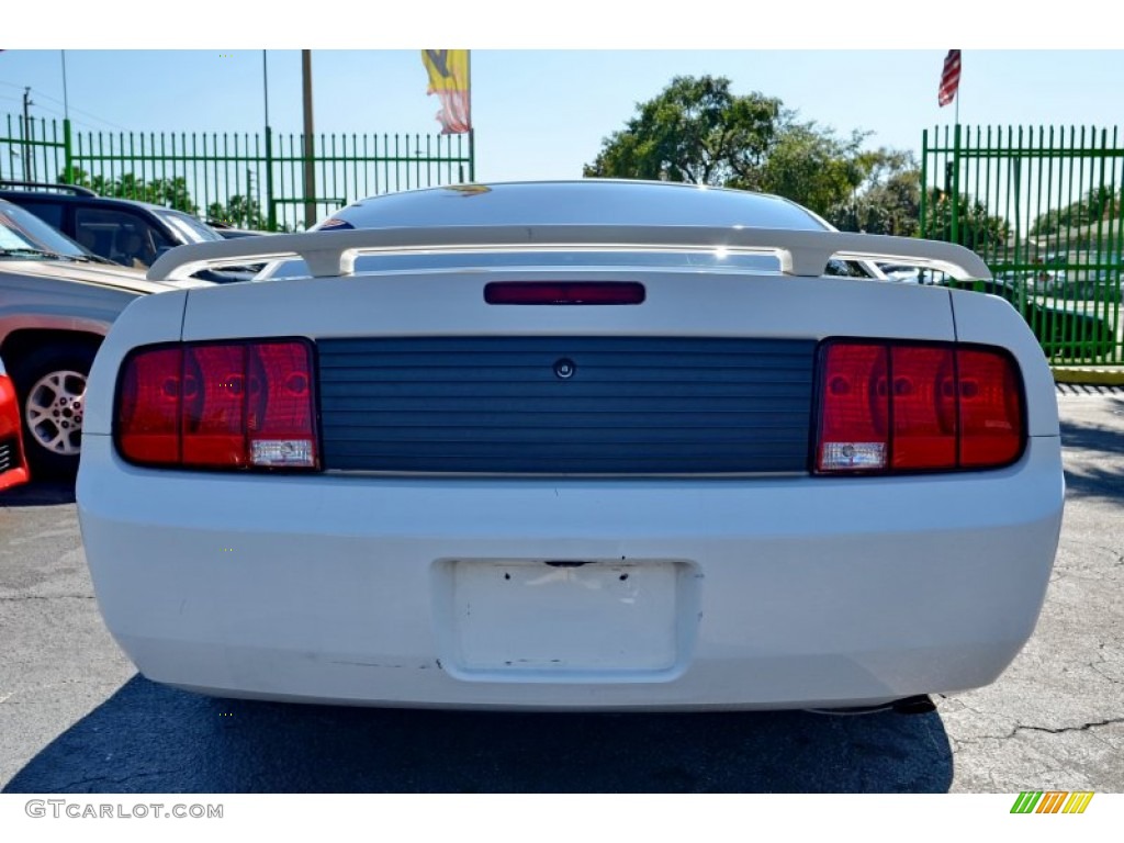 2006 Mustang V6 Premium Coupe - Performance White / Black photo #29