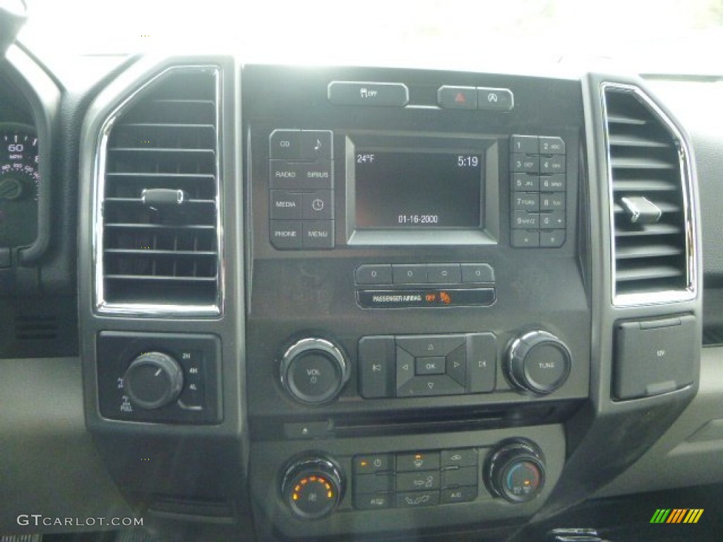 2015 Ford F150 XLT SuperCab 4x4 Controls Photo #101543023