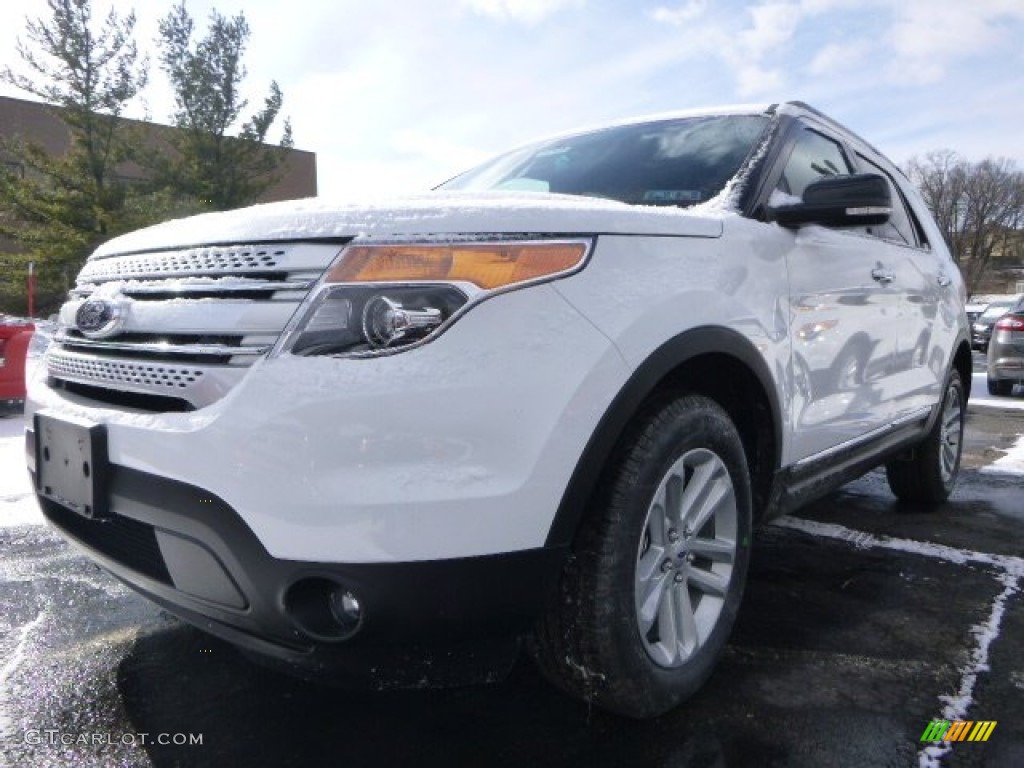 2015 Explorer XLT 4WD - Oxford White / Charcoal Black photo #6