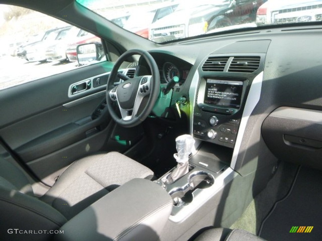 2015 Explorer XLT 4WD - Oxford White / Charcoal Black photo #9