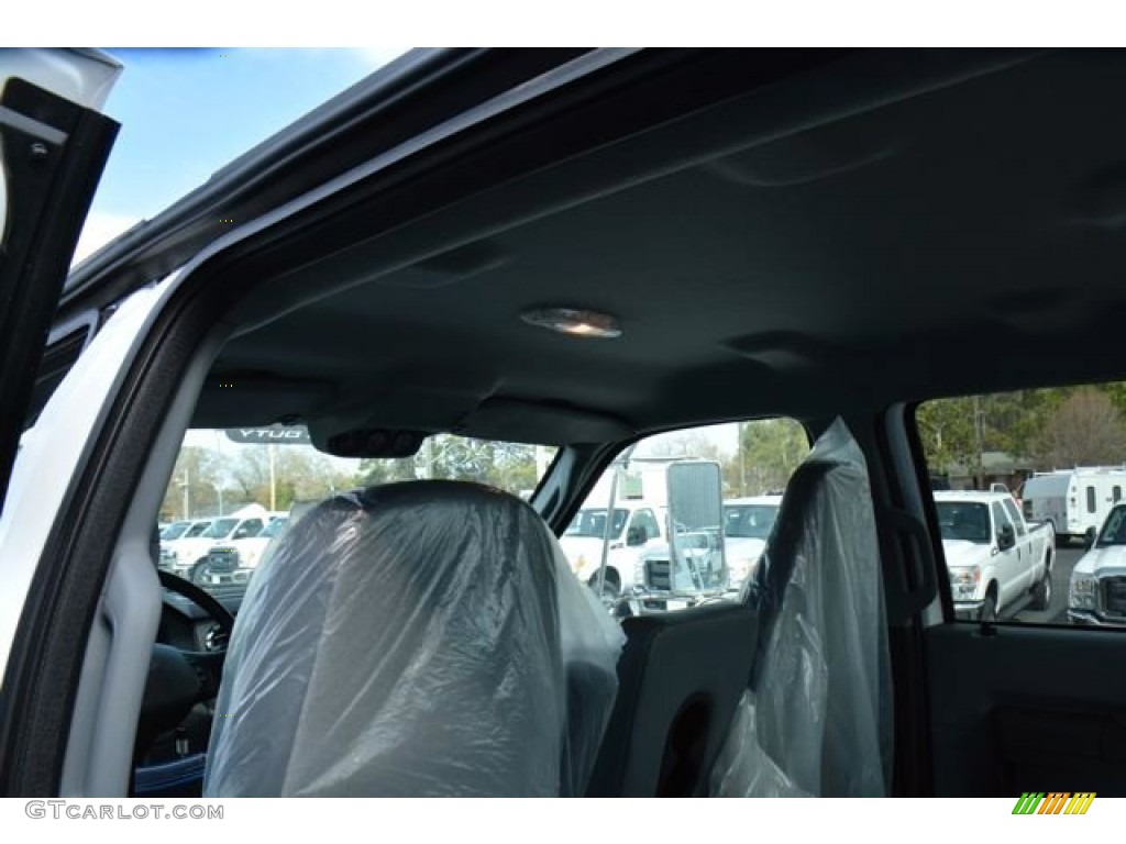 2015 F750 Super Duty XLT Crew Cab Chassis - Oxford White / Gray photo #14