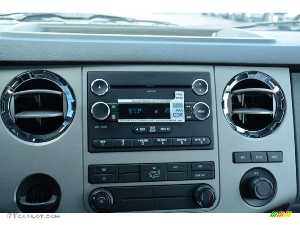 2015 F750 Super Duty XLT Crew Cab Chassis - Oxford White / Gray photo #23