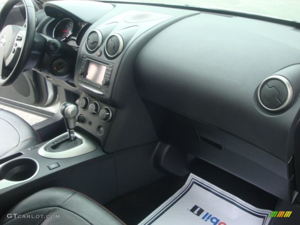 2011 Rogue SV AWD - Silver Ice Metallic / Black photo #18