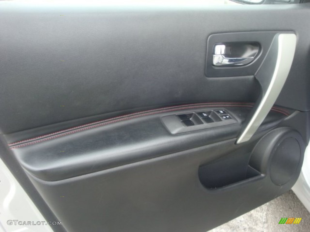 2011 Rogue SV AWD - Silver Ice Metallic / Black photo #23