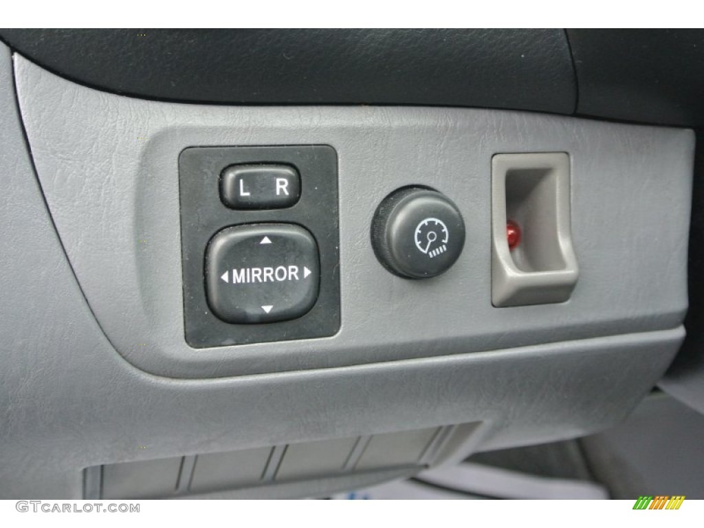 2002 Toyota RAV4 4WD Controls Photo #101568083