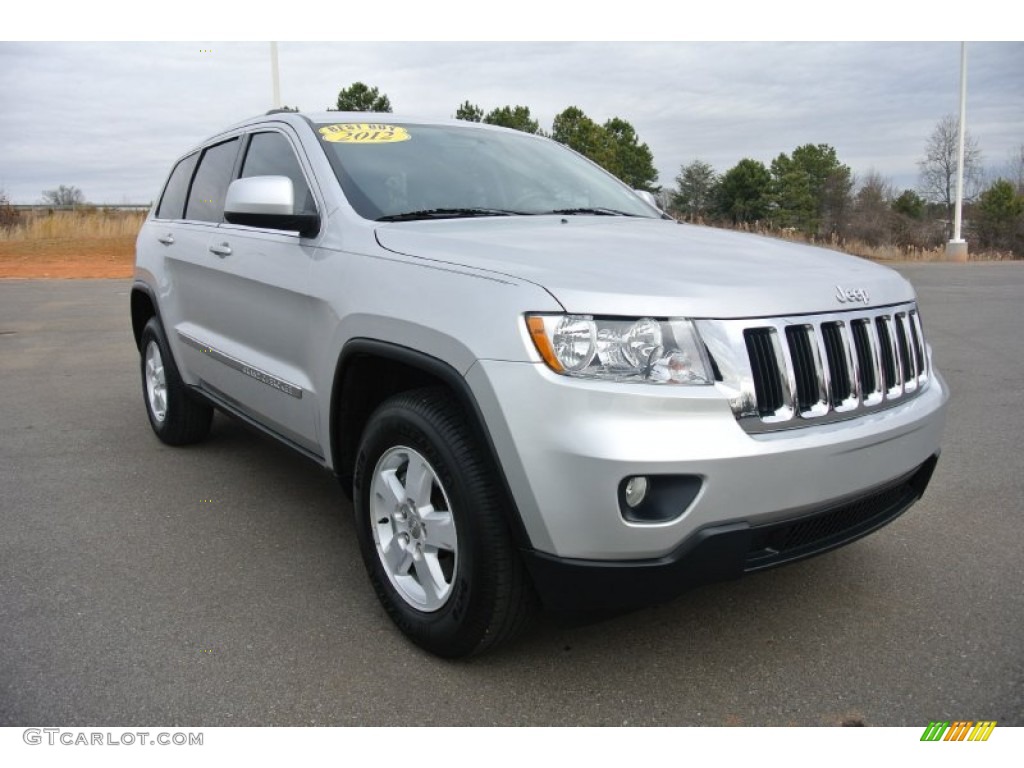 Bright Silver Metallic Jeep Grand Cherokee