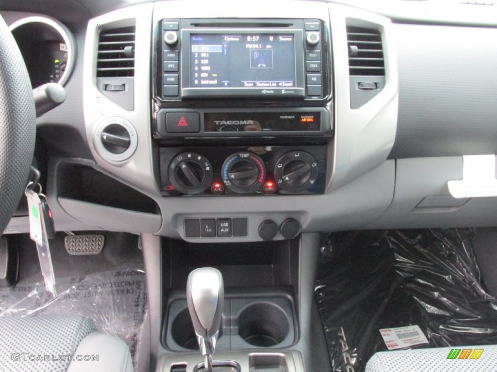 2015 Toyota Tacoma V6 Access Cab 4x4 Controls Photo #101577982