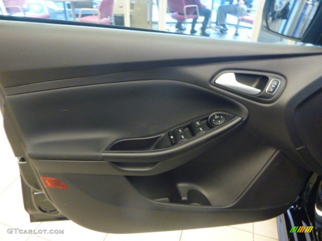 2015 Focus SE Sedan - Tuxedo Black Metallic / Charcoal Black photo #14