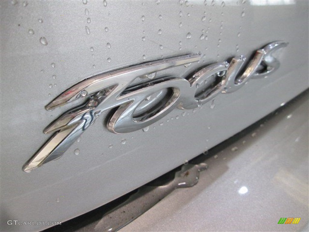 2015 Focus SE Sedan - Ingot Silver Metallic / Medium Light Stone photo #6
