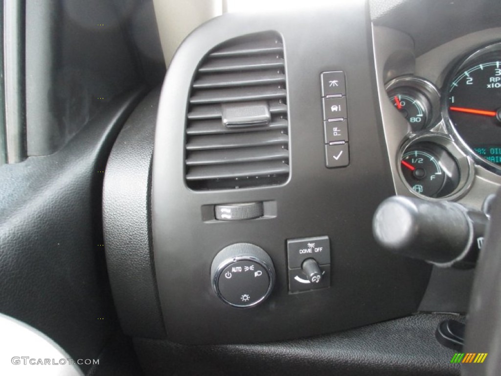 2014 GMC Sierra 3500HD SLE Crew Cab 4x4 Controls Photo #101598038