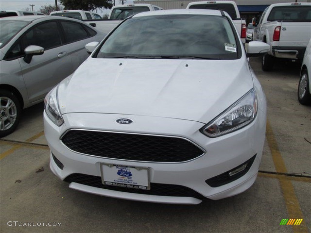 2015 Focus SE Sedan - Oxford White / Charcoal Black photo #4