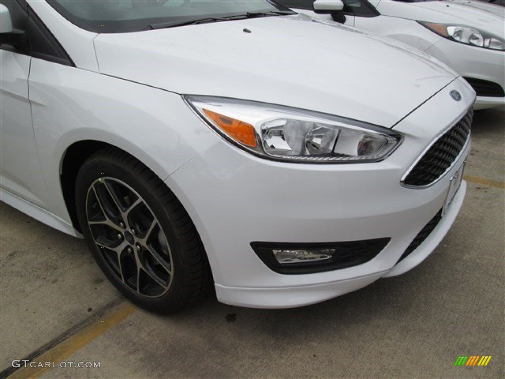 2015 Focus SE Sedan - Oxford White / Charcoal Black photo #28