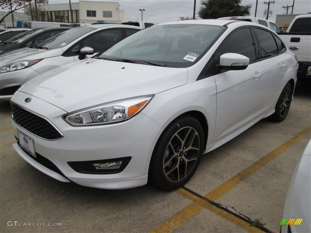 2015 Focus SE Sedan - Oxford White / Charcoal Black photo #30