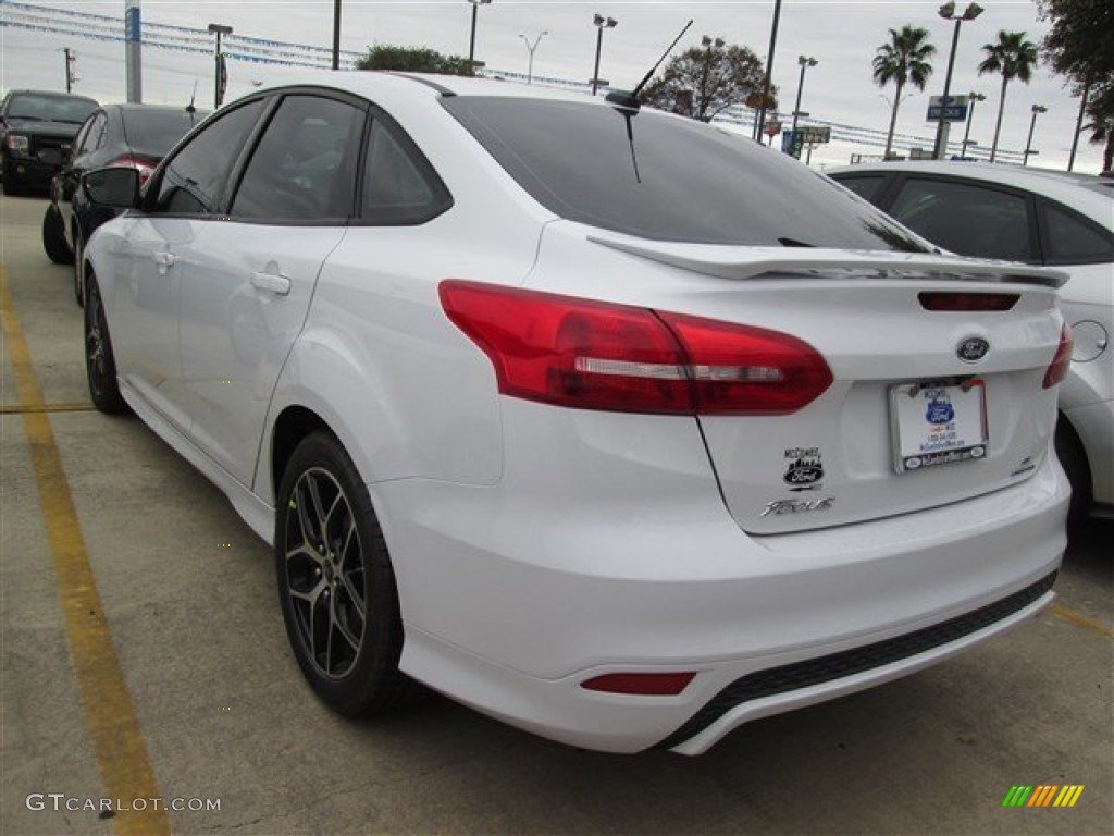 2015 Focus SE Sedan - Oxford White / Charcoal Black photo #32