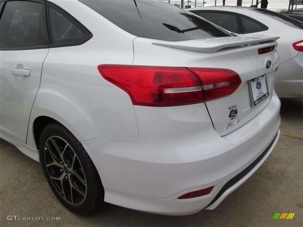 2015 Focus SE Sedan - Oxford White / Charcoal Black photo #33