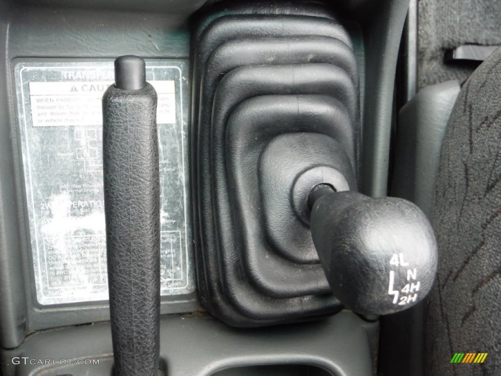 2002 Tracker LT 4WD Hard Top - Black / Medium Gray photo #15
