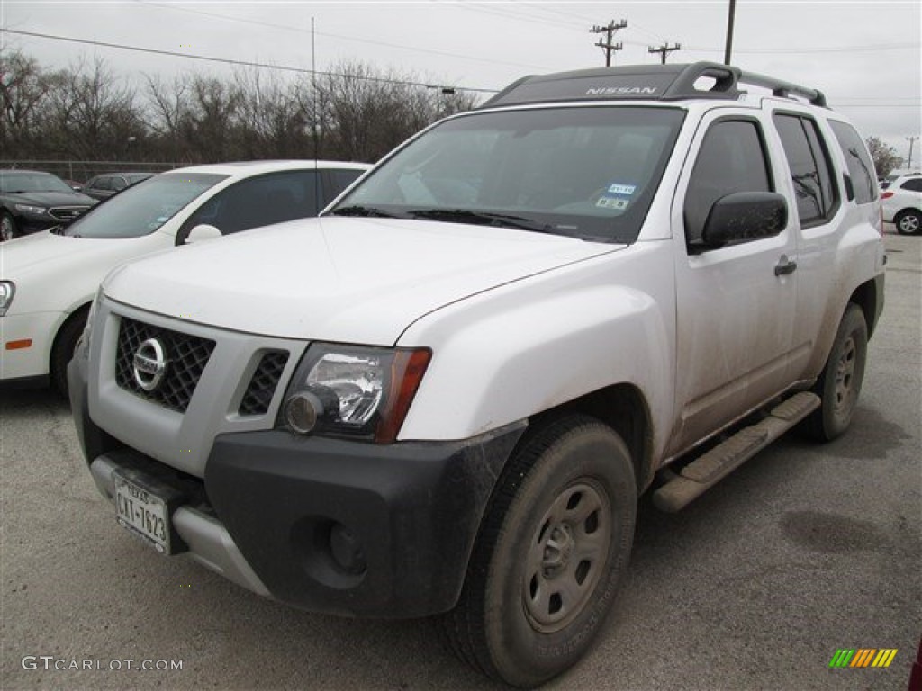 2012 Xterra S - Avalanche White / Gray photo #2