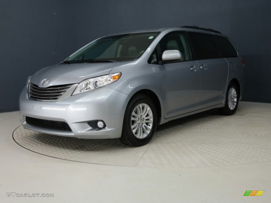 2011 Sienna XLE - Silver Sky Metallic / Light Gray photo #4