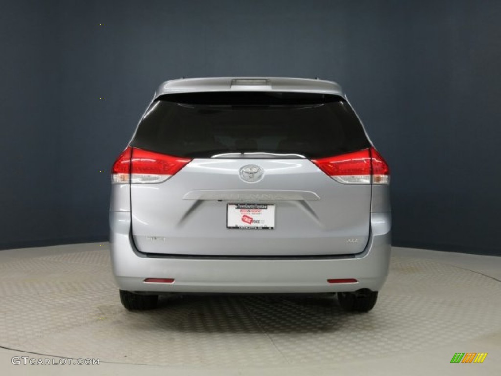 2011 Sienna XLE - Silver Sky Metallic / Light Gray photo #7