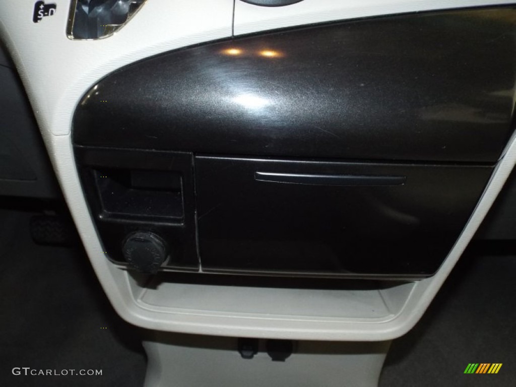 2011 Sienna V6 - Predawn Gray Mica / Light Gray photo #25