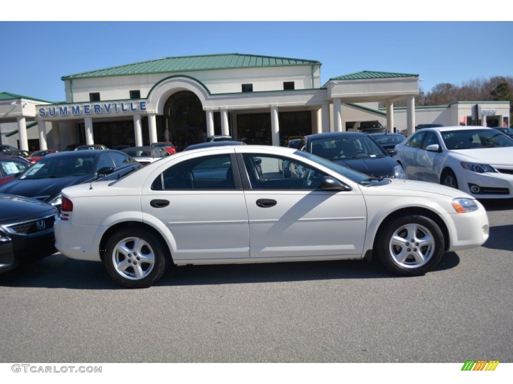 2004 Stratus SE Sedan - Stone White / Dark Slate Gray photo #2