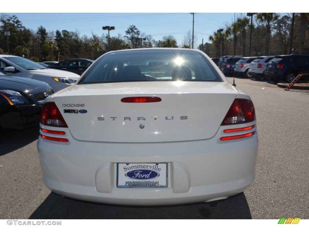 2004 Stratus SE Sedan - Stone White / Dark Slate Gray photo #7