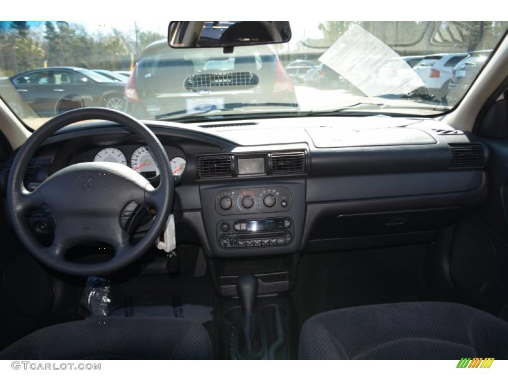 2004 Stratus SE Sedan - Stone White / Dark Slate Gray photo #11
