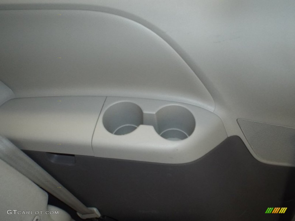 2011 Sienna V6 - Predawn Gray Mica / Light Gray photo #38