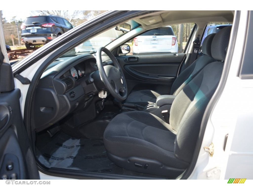 2004 Stratus SE Sedan - Stone White / Dark Slate Gray photo #14