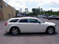 2005 Cool Vanilla White Dodge Magnum SXT  photo #13