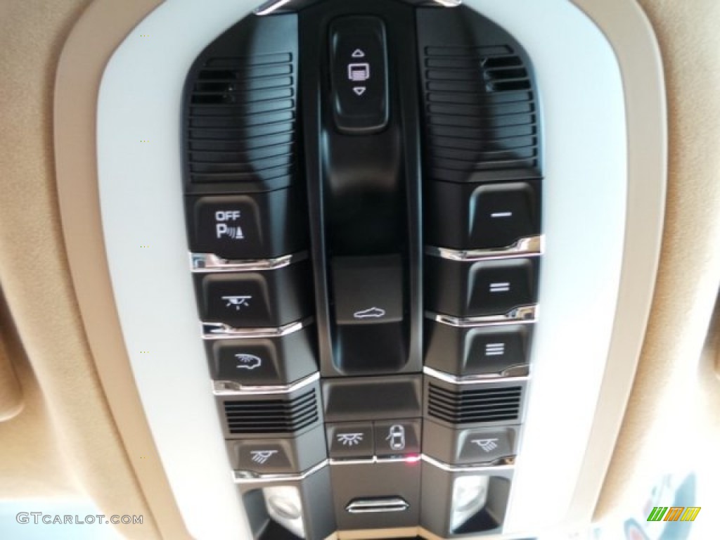 2015 Porsche Macan Turbo Controls Photo #101658662