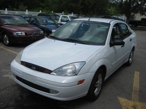 2000 Cloud 9 White Ford Focus SE Sedan 