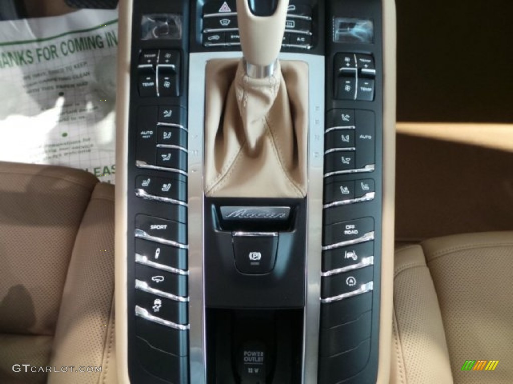 2015 Porsche Macan Turbo Controls Photo #101658759