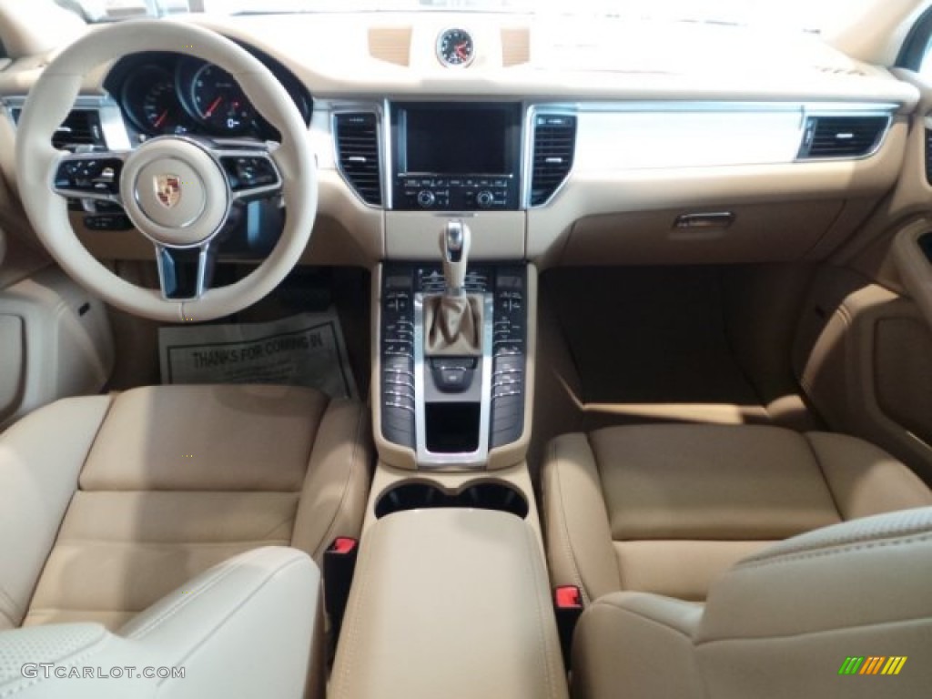 2015 Porsche Macan Turbo Luxor Beige Dashboard Photo #101658842