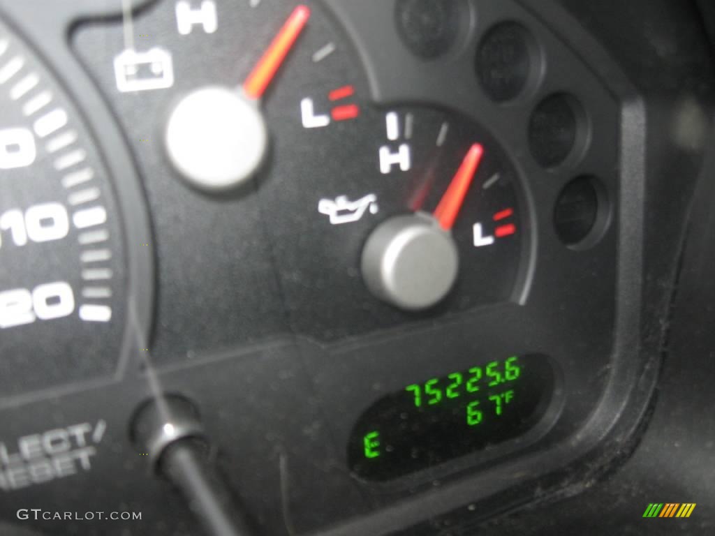 2004 Explorer XLT 4x4 - Dark Blue Pearl Metallic / Gray photo #14