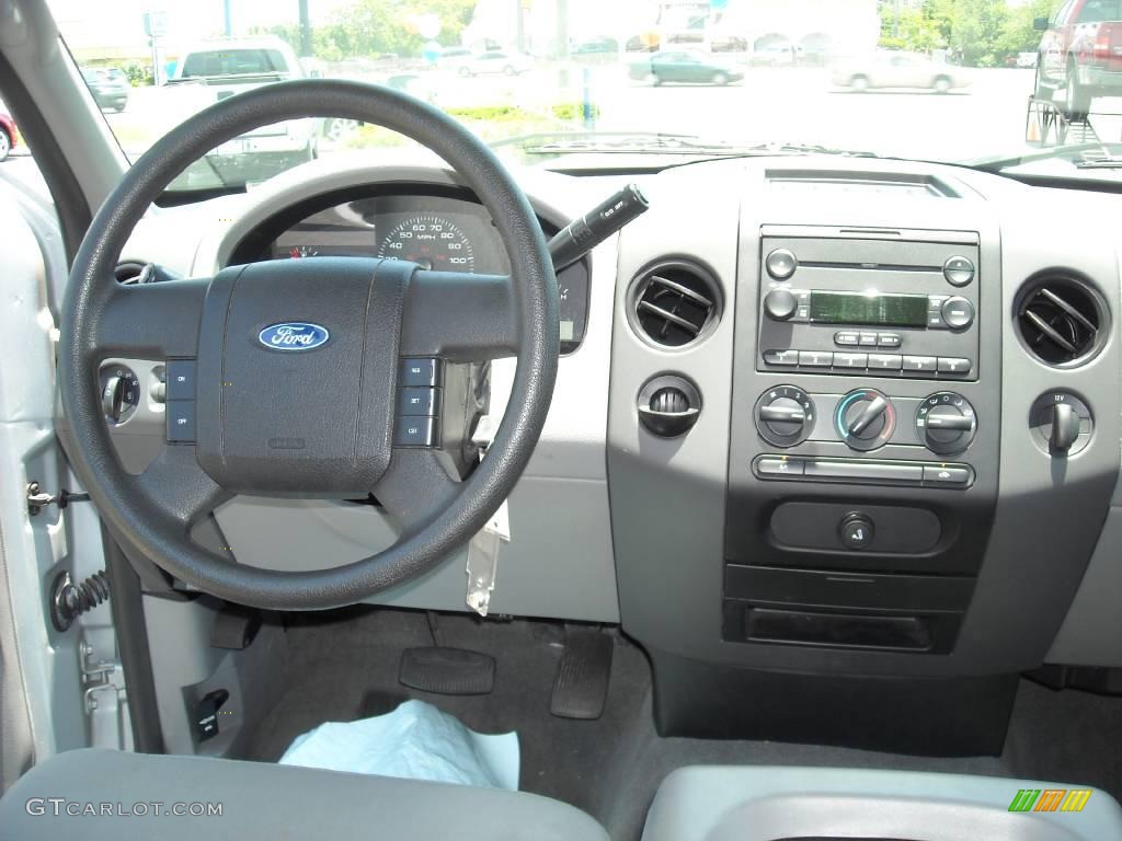 2004 F150 STX SuperCab - Silver Metallic / Medium/Dark Flint photo #30