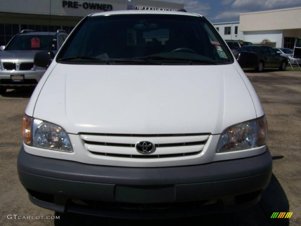 2002 Sienna LE - Super White / Gray photo #2