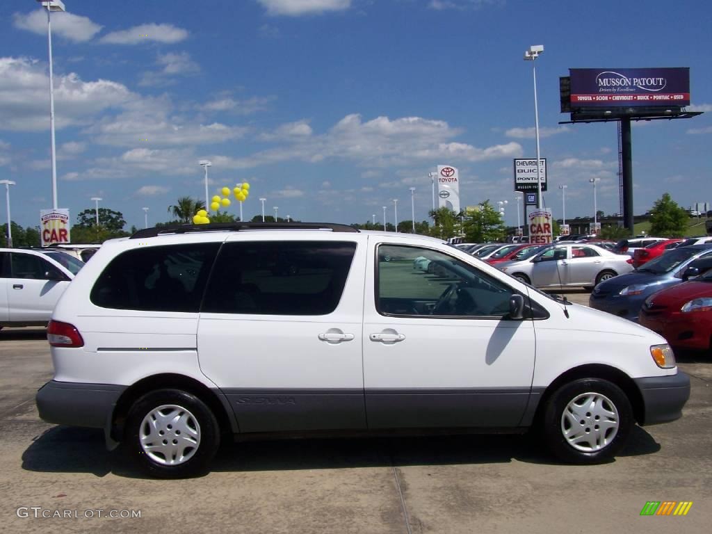 2002 Sienna LE - Super White / Gray photo #4