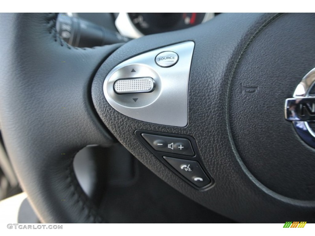2015 Nissan Juke SL Controls Photo #101673044