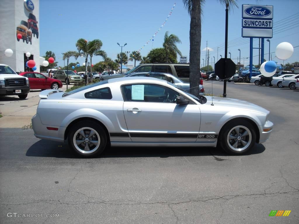 2006 Mustang GT Premium Coupe - Satin Silver Metallic / Dark Charcoal photo #2