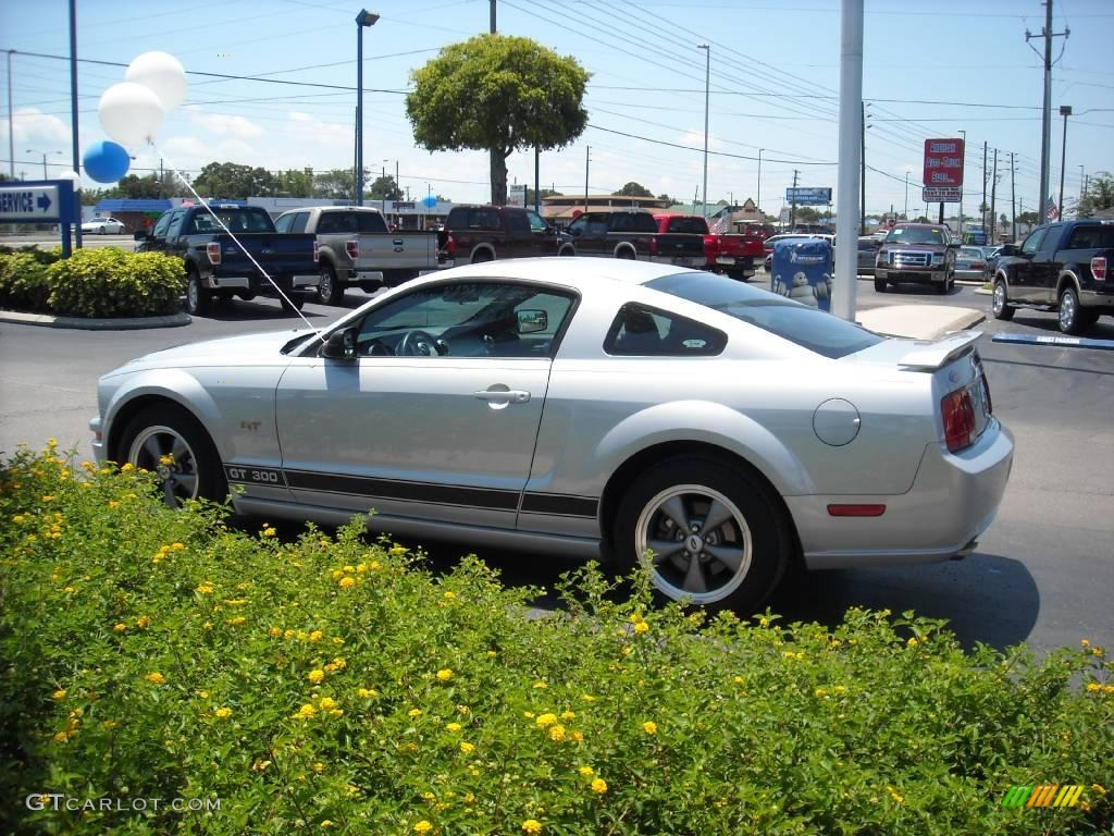 2006 Mustang GT Premium Coupe - Satin Silver Metallic / Dark Charcoal photo #6