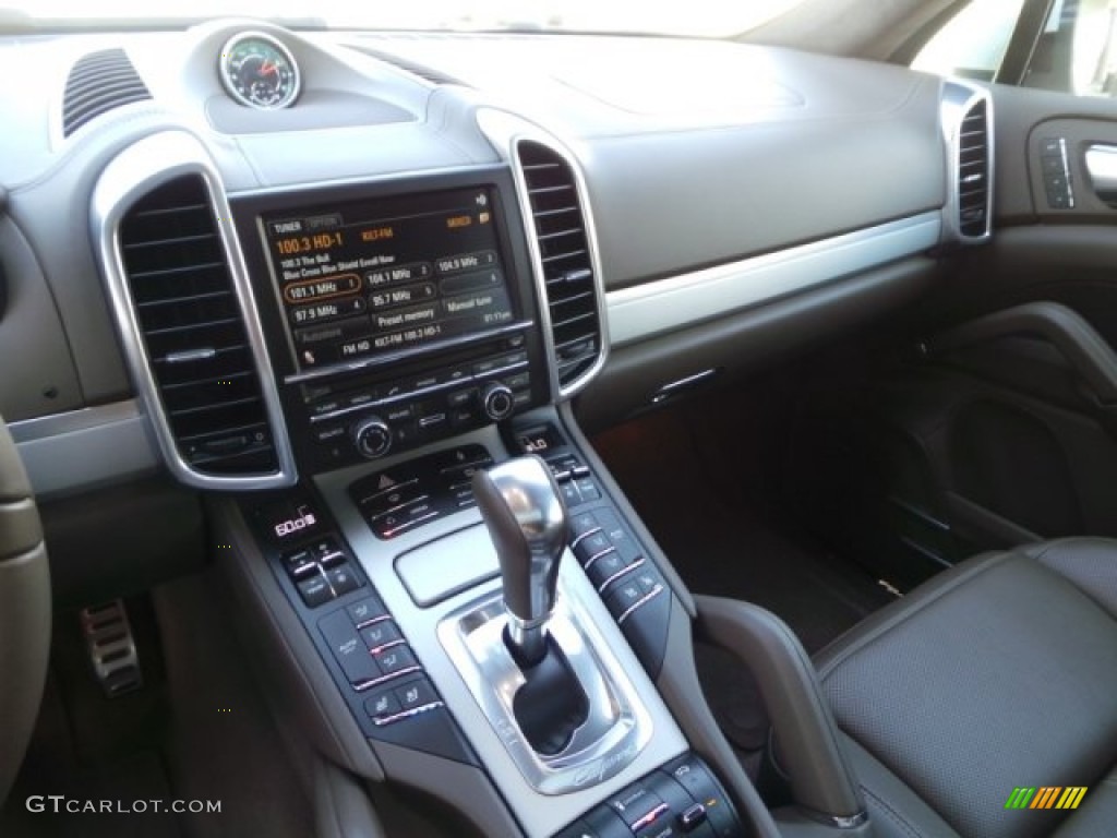 2013 Porsche Cayenne Turbo Controls Photo #101693603